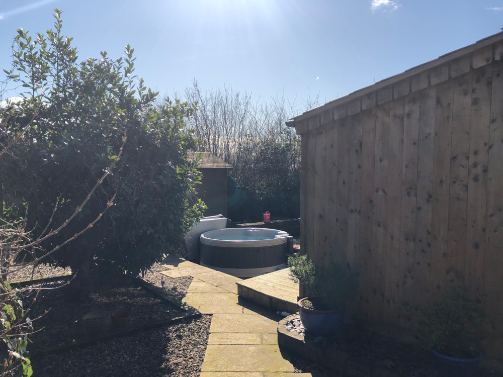 Hire a hot tub solid tub holiday let