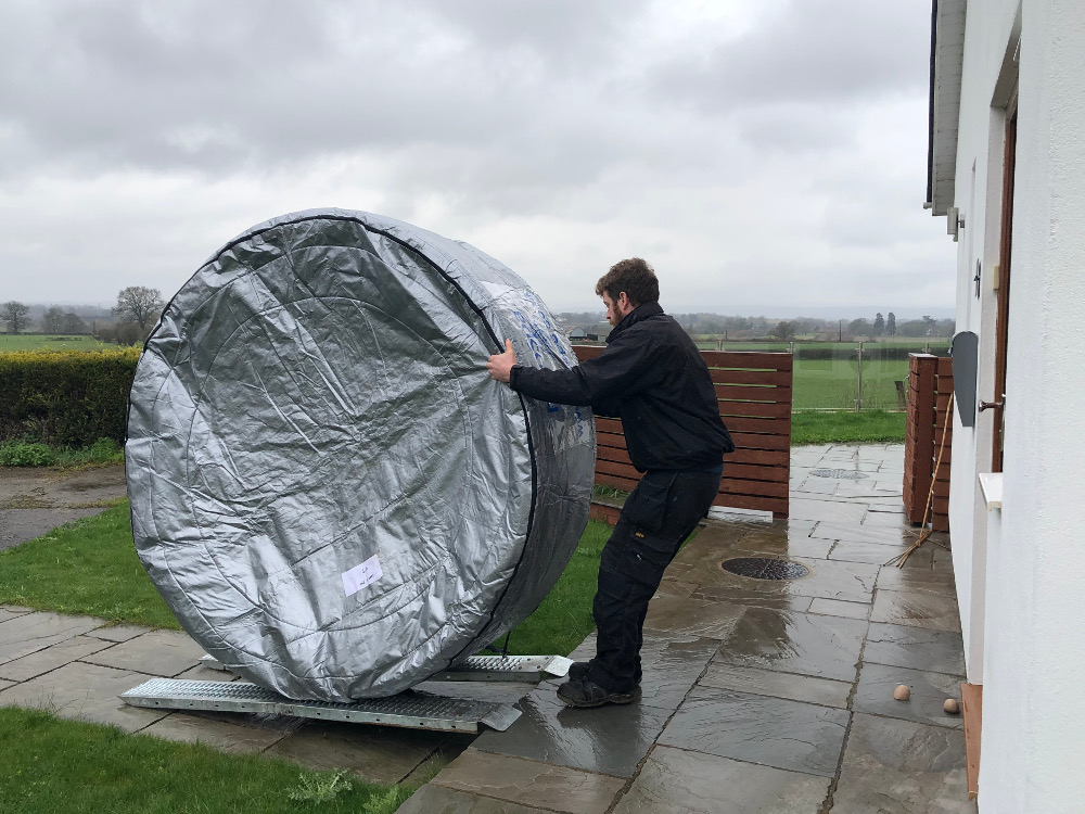 Hire a hot tub rolling