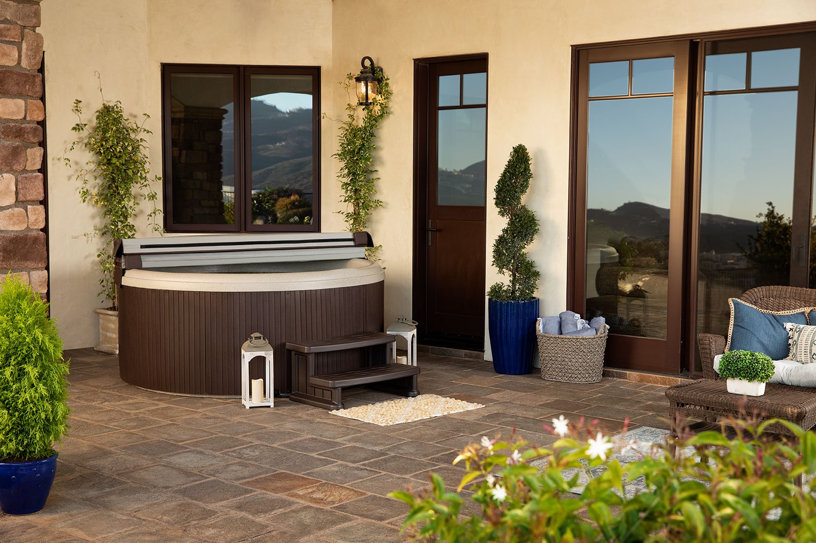 AHS Private Label 2020 PLR 21 Sand Espresso Chestnut Lifestyle Half Cover Steps Contrast web