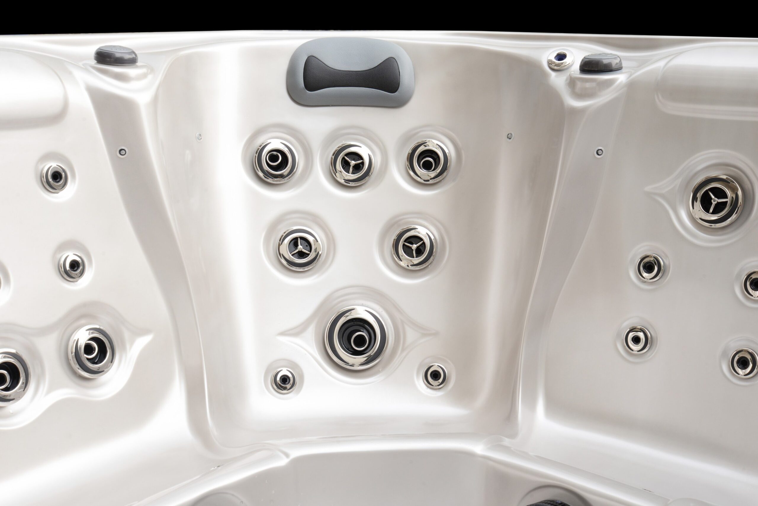 Maximuswhitecloseup1