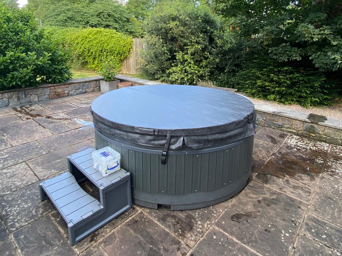 Orbis solid tub with blue sky hire a hot tub