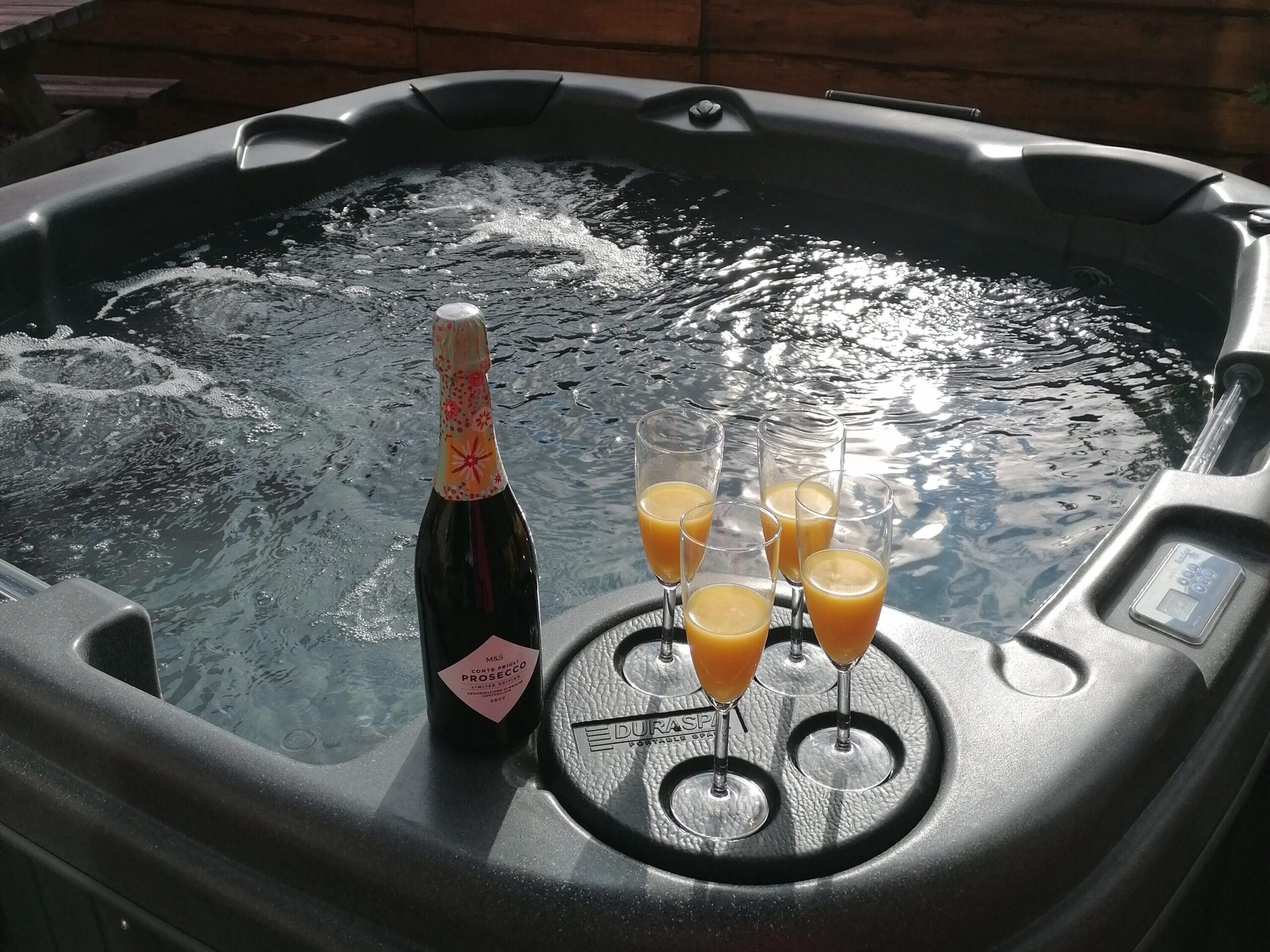 Forest coach house drinks hire a hot tub