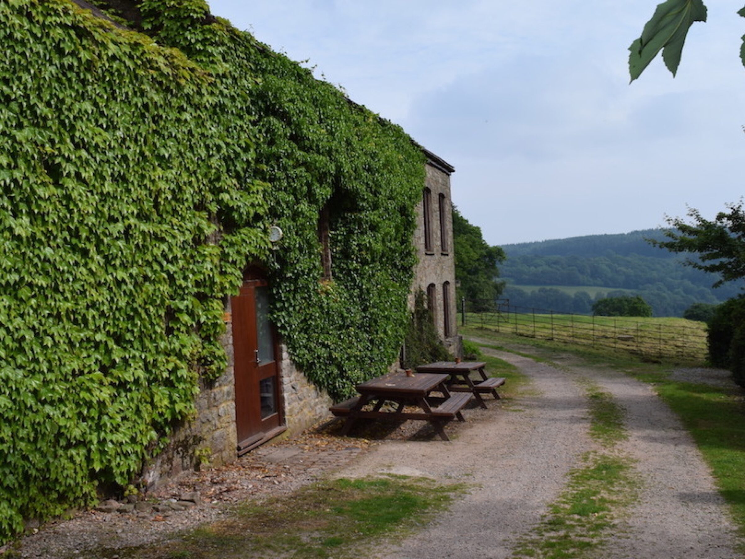 Harthill bunkhouse hot tub holiday cottage