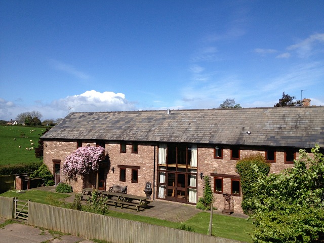 Little Gaerfields hot tub holiday cottage