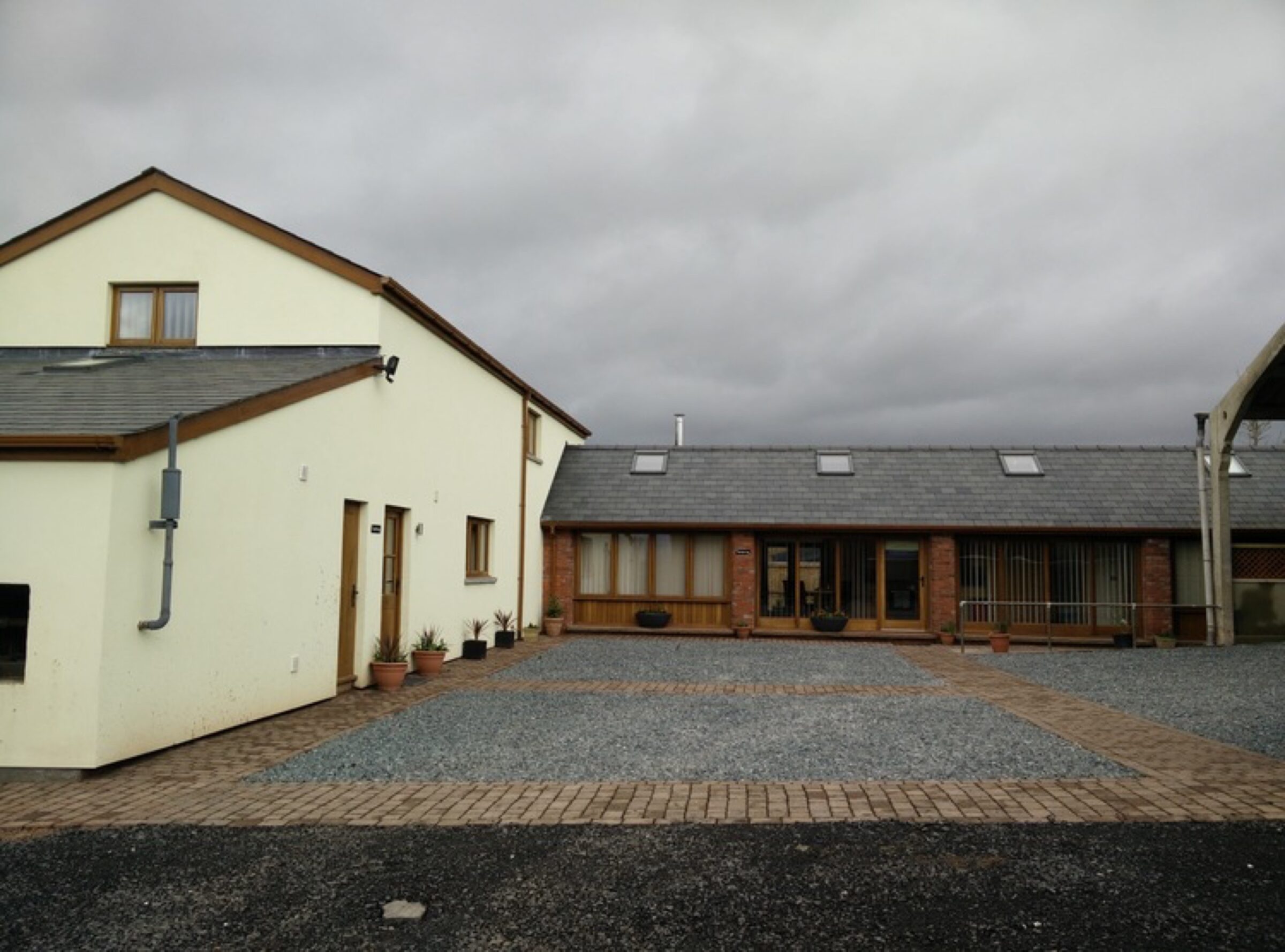 Old Hendre hot tub holiday cottage